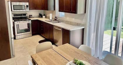 Mayo Discount! Main Floor bed, bath, and laundry. 3 blocks from Mayo Clinic