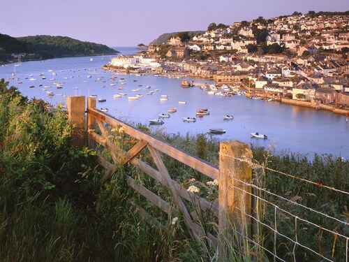 This apartment is just a short walk from the centre of Salcombe.
