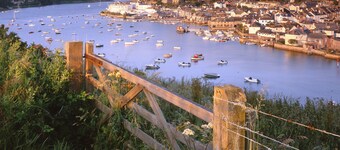 This apartment is just a short walk from the centre of Salcombe.