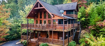 Mountain Views! Luxury 5-STAR Cabin! Hot Tub & Private Hiking into GSMNP