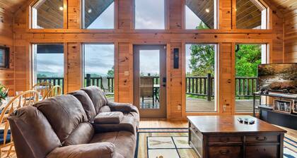 Mountain Views! Luxury 5-STAR Cabin! Hot Tub & Private Hiking 🥾