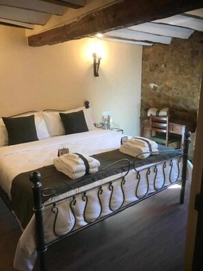 5 chambres, bureau, fer et planche à repasser, Wi-Fi gratuit