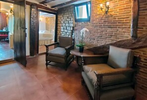 5 bedrooms, desk, iron/ironing board, free WiFi