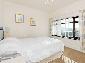 2 quartos, Wi-Fi de cortesia, roupa de cama