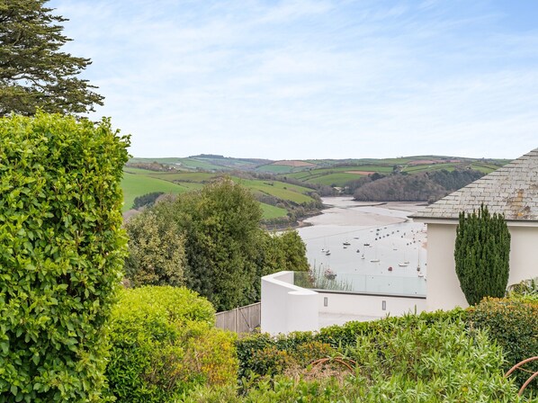 Property grounds - 2 bedroom accommodation in Herbert Road (Herbert Road)