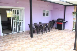 Outdoor dining - The dolce vita house a place completely for you. (Guatape)