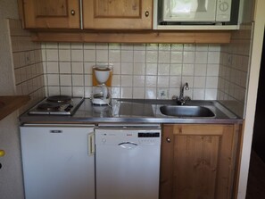 Kühlschrank, Mikrowelle, Geschirrspüler