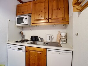 Kühlschrank, Mikrowelle, Geschirrspüler