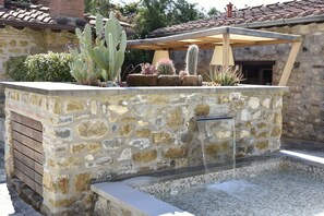 حمّام سباحة خارجي، حمّام سباحة مُدفَّأ