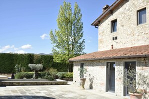 المنطقة المحيطة بالمنشأة