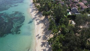 Beach nearby, sun loungers, beach towels