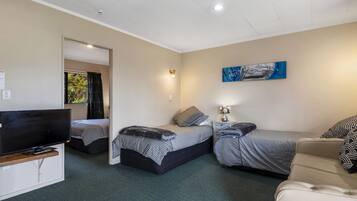 1 bedroom, bed sheets