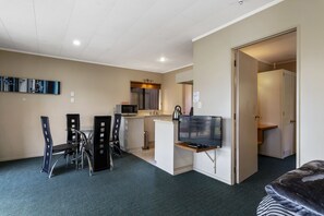 Interior - Motuoapa Studio - Motuoapa Holiday Unit (Motuoapa)