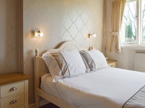 3 bedrooms, bed sheets - Meadows End- Meadowcroft Cottages (near Bowness-on-Windermere)