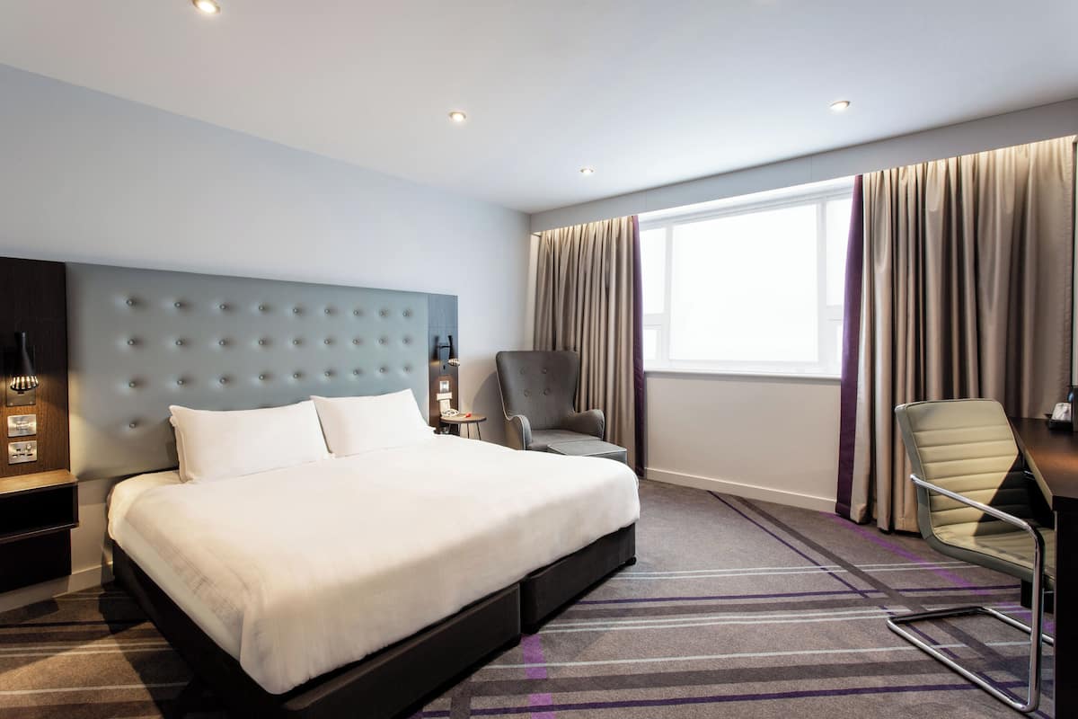 Superior Double Room, pancuran mandi kerusi roda (roll-in)