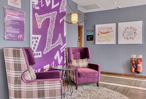 Bar (on property) - Premier Inn London Hammersmith - Shepherds Bush Road (London)