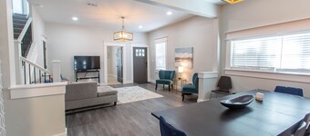 Modern downtown 4-BR/3 bath spacious home with free on site parking, sleeps 10