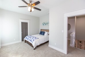 4 chambres, fer et planche à repasser, Wi-Fi gratuit, draps fournis
