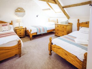 2 bedrooms, free WiFi, bed sheets - Atrato's Stable - UK6735 (Lydstep, near Tenby)