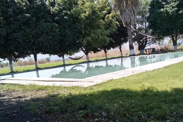 Dortoir Partagé, 2 chambres, fumeur, piscine privée | Terrain de sport