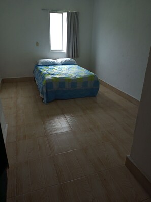 Dormitório compartilhado, 2 quartos, para fumantes, piscina particular | 2 quartos, roupa de cama