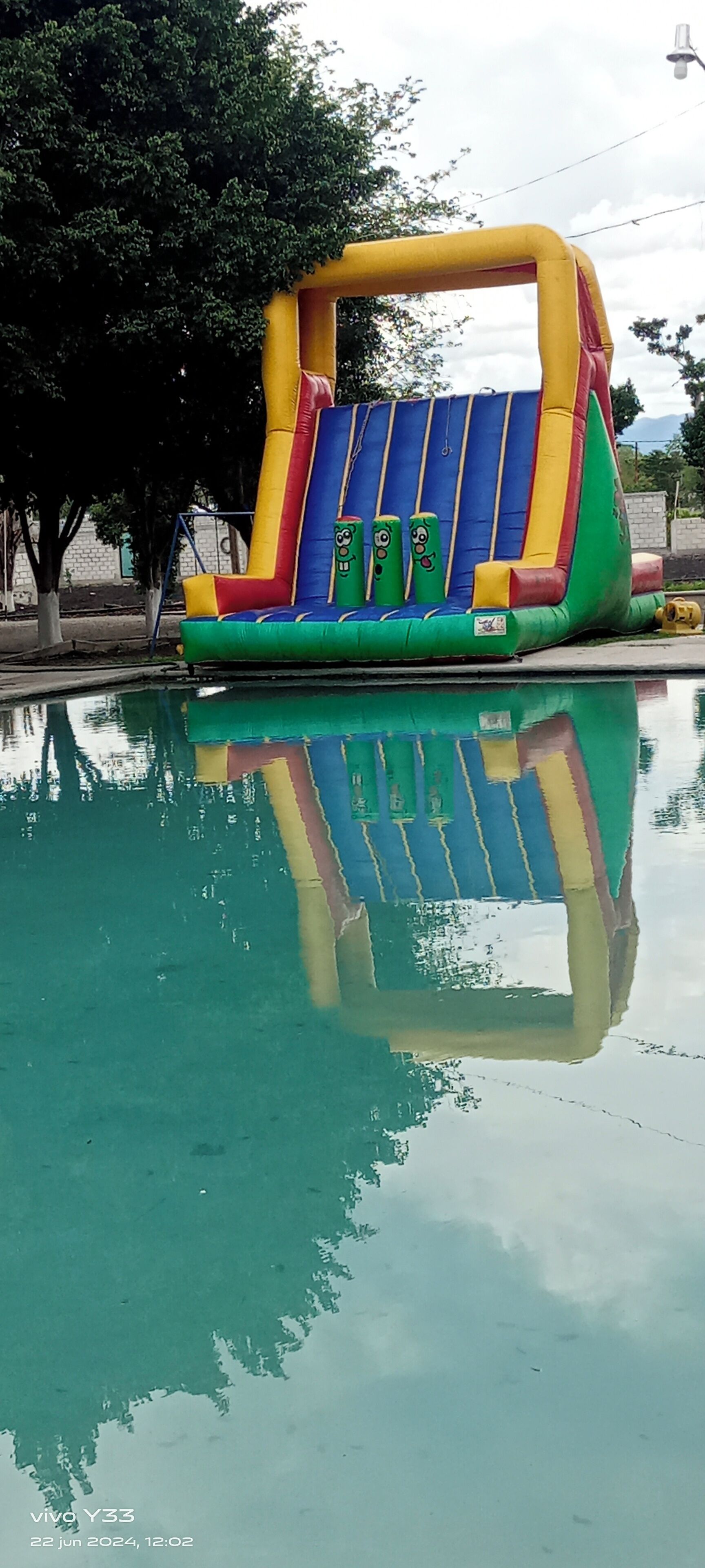 Slaapzaal, 2 slaapkamers, roken, privézwembad | Zwembad | Een buitenzwembad