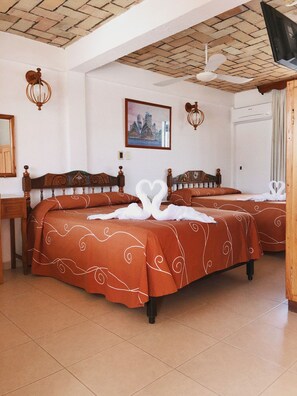 Standard Quadruple Room | Free WiFi, bed sheets - Arcos Hotel (Catemaco)