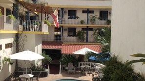 Outdoor dining - Arcos Hotel (Catemaco)