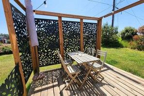 Outdoor dining - Big Stump (Lincoln County)