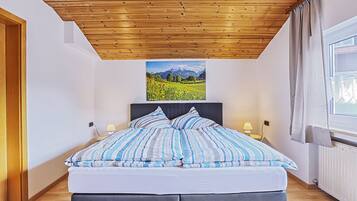 2 dormitorios, tabla de planchar con plancha, wifi gratis y ropa de cama