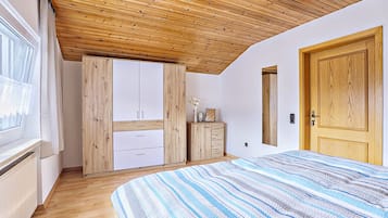 2 slaapkamers, een strijkplank/strijkijzer, gratis wifi, beddengoed
