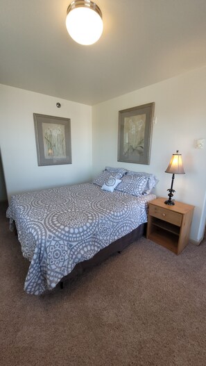 4 bedrooms, iron/ironing board, travel cot, WiFi
