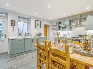 Dishwasher, highchair - 2 bedroom accommodation in Coniston (Coniston)