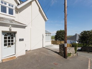 Exterior - Berrystead Upper Flat (Allenhayes)