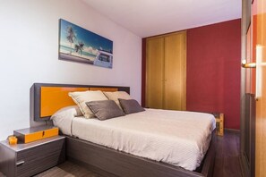 2 chambres, fer et planche à repasser, lit de bébé portatif, Wi-Fi