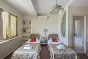 7 bedrooms, iron/ironing board, free WiFi