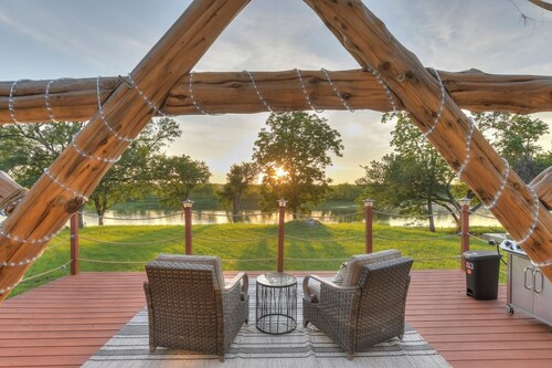 Riverfront Yurt, AC, Hot tub, Kayaks, Movie Projector, Fire Pit