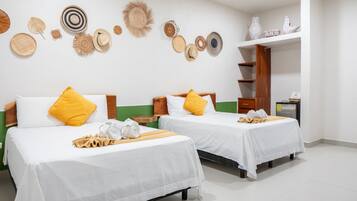 Habitación cuádruple estándar | Ropa de cama hipoalergénica, minibar, insonorización y wifi gratis