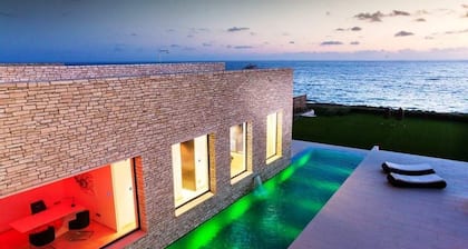 Luxury Villa Ideally positioned on the south-west coast of Cyprus
