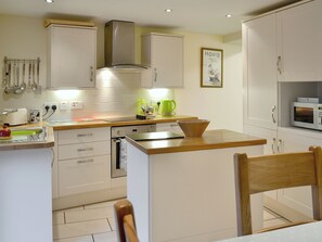 Lava-louças, cadeirão de bebê