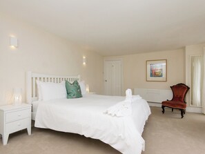 5 quartos, Wi-Fi de cortesia, roupa de cama