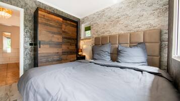 2 dormitorios, caja fuerte, wifi gratis y ropa de cama