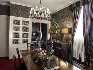 Dining - Federalist style home close to down town minutes from the Field of Dreams! (Dyersville)