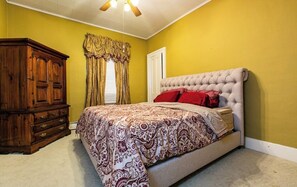 4 Schlafzimmer, Schreibtisch, Bügeleisen/Bügelbrett, Reisekinderbett