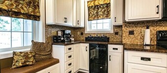Federalist style home close to down town minutes from the Field of Dreams!