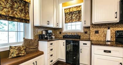 Federalist style home close to down town minutes from the Field of Dreams!