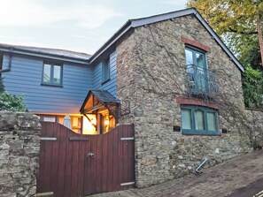 A two-story house with a stone facade and a blue exterior. - 3 bedroom accommodation in Shadycombe Road (Shadycombe Road)