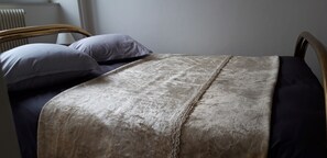 1 chambre, fer et planche à repasser, lit parapluie, Wi-Fi gratuit