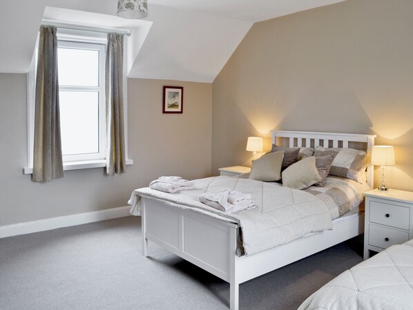 2 bedrooms, WiFi (free), bed sheets