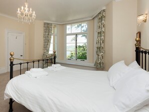 2 bedrooms, free WiFi, bed sheets - 2 bedroom accommodation in South Sands (South Sands)